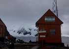 One of the huts that make up the Argentinian base of Almirante Brown. : Base Brown